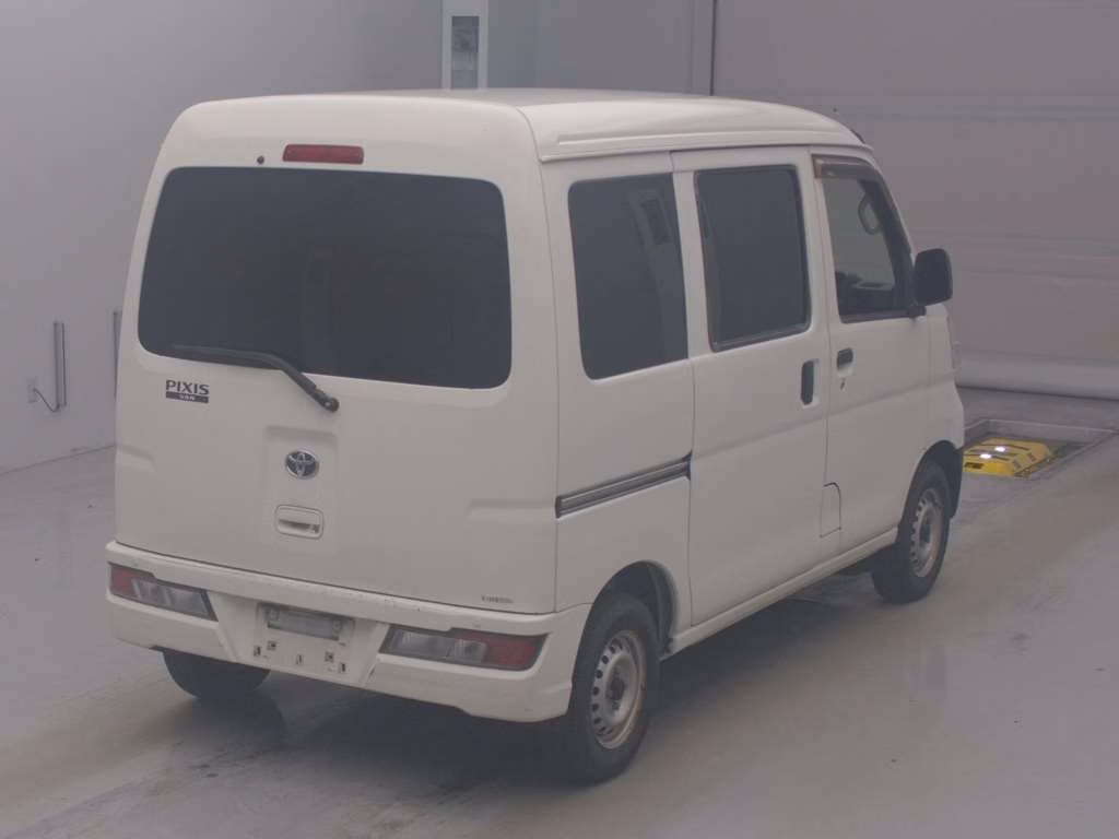 TOYOTA PIXIS VAN
