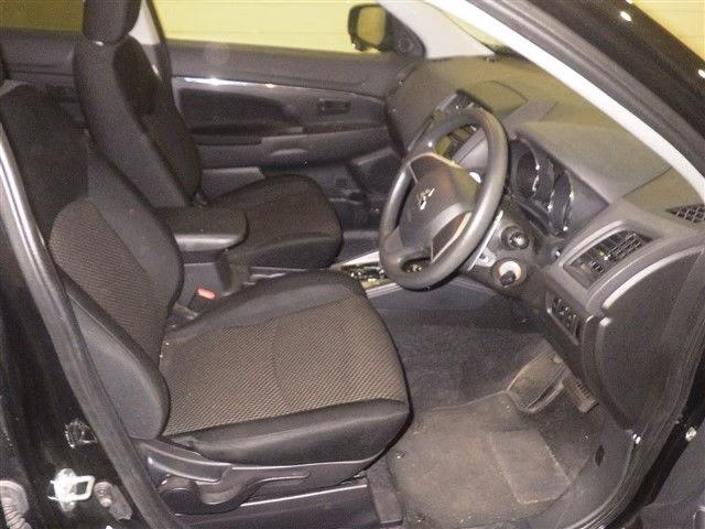 MITSUBISHI RVR
