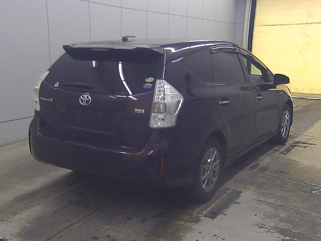 TOYOTA PRIUS ALPHA