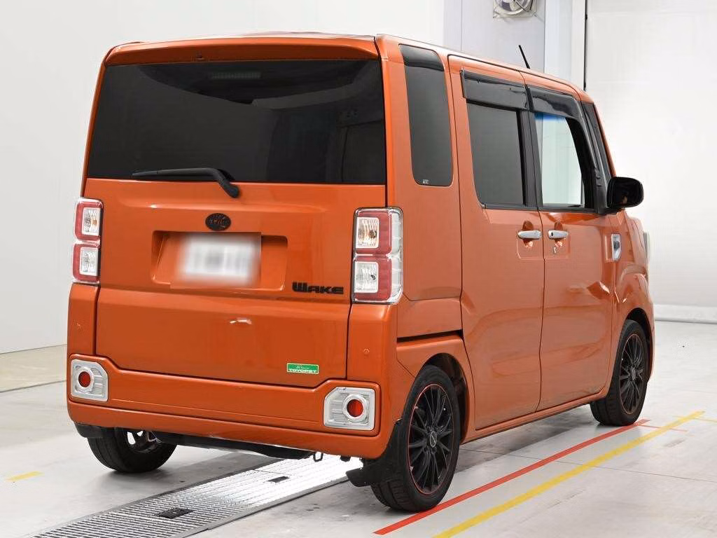 DAIHATSU WAKE
