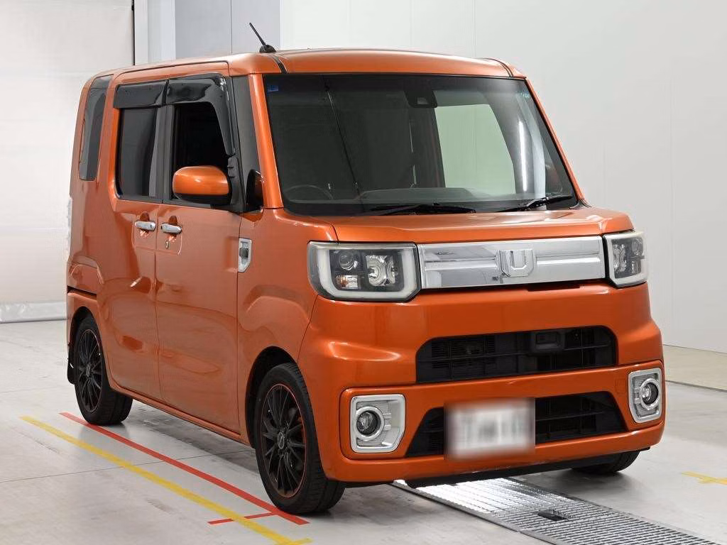 DAIHATSU WAKE