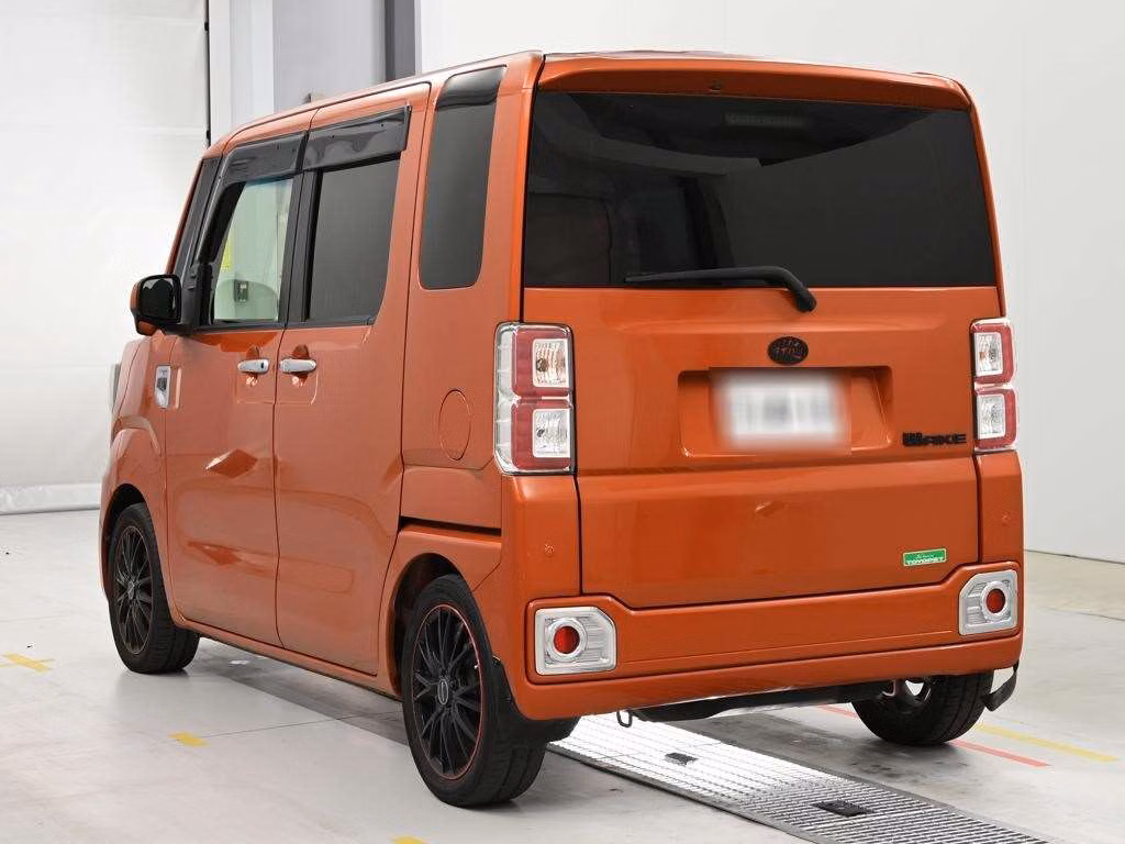 DAIHATSU WAKE