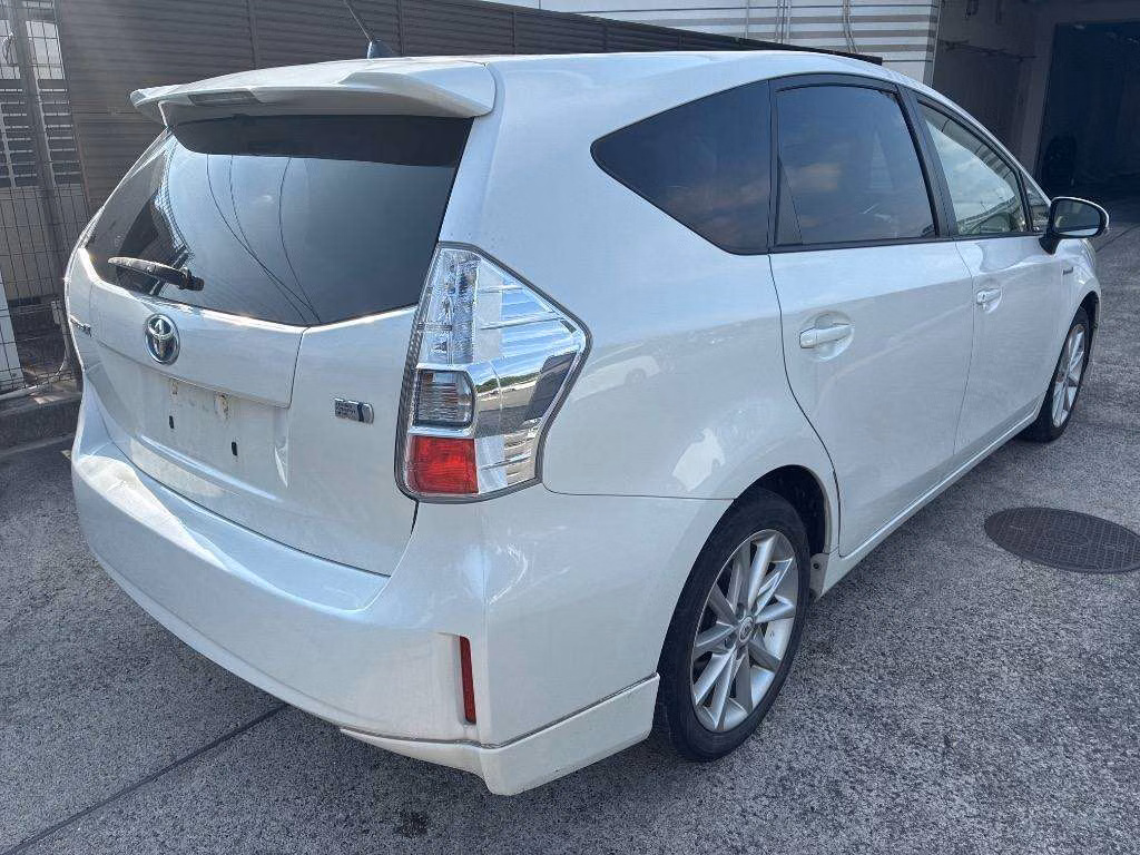 TOYOTA PRIUS ALPHA