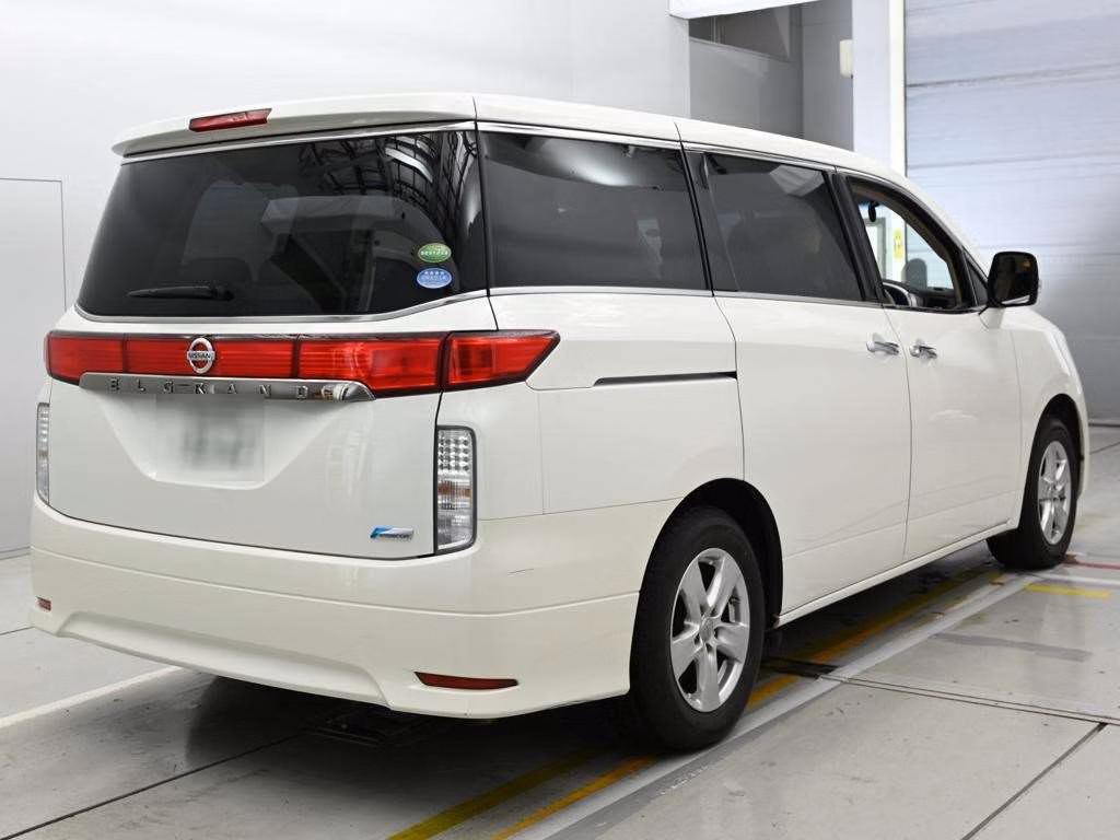 NISSAN ELGRAND