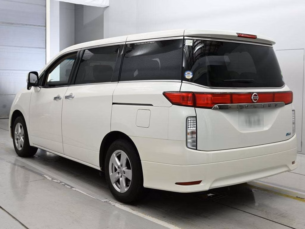 NISSAN ELGRAND