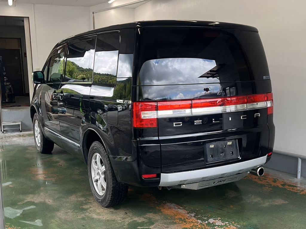 MITSUBISHI DELICA D:5