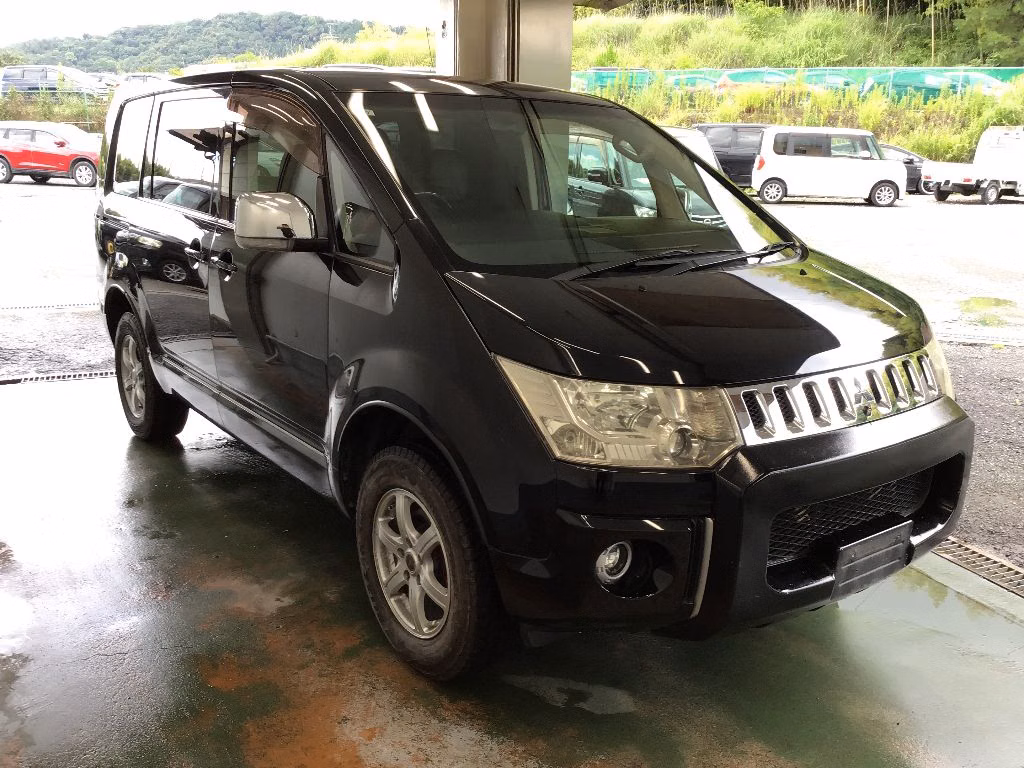 MITSUBISHI DELICA D:5