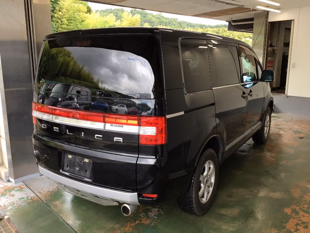 MITSUBISHI DELICA D:5