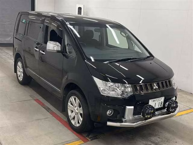 MITSUBISHI DELICA D:5