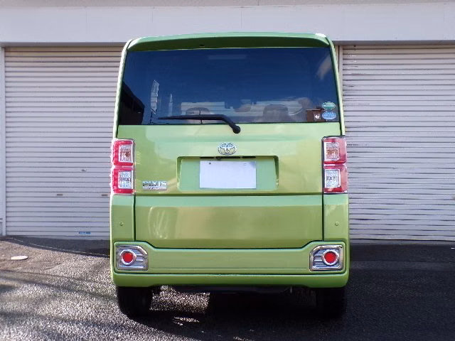 TOYOTA PIXIS MEGA