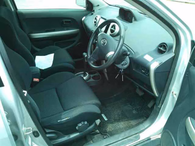TOYOTA IST