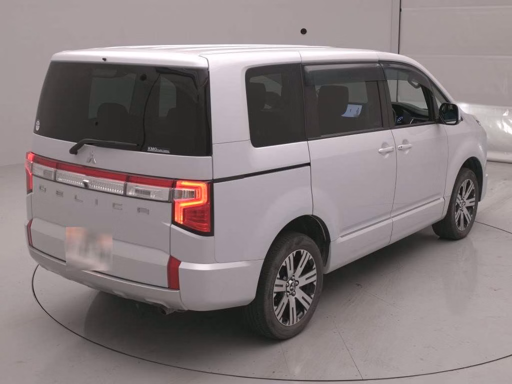 MITSUBISHI DELICA D:5