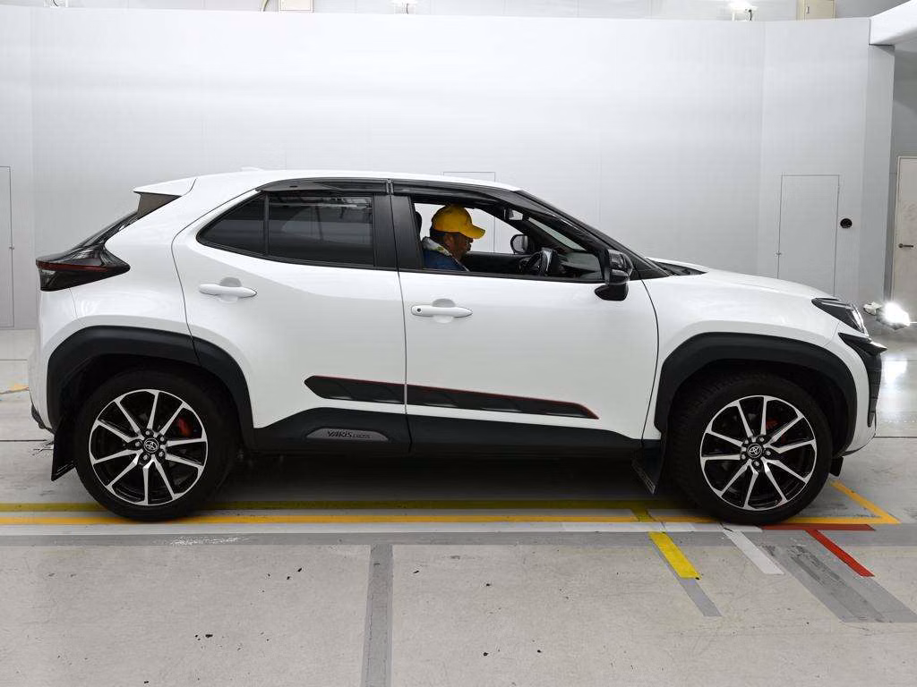TOYOTA YARIS CROSS