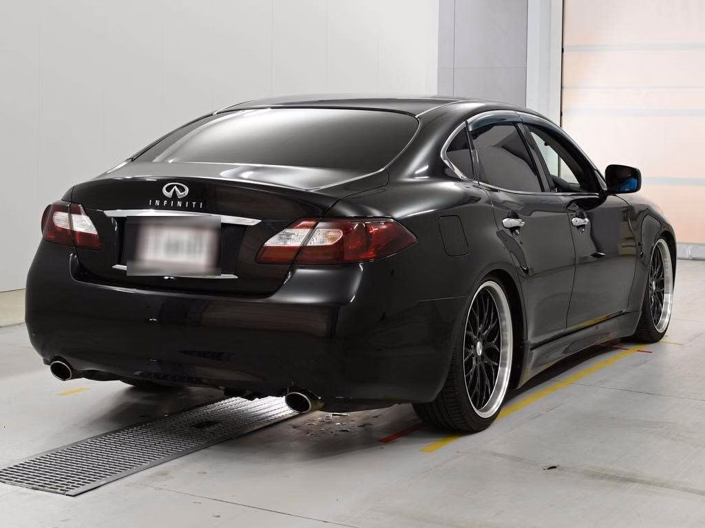 NISSAN FUGA