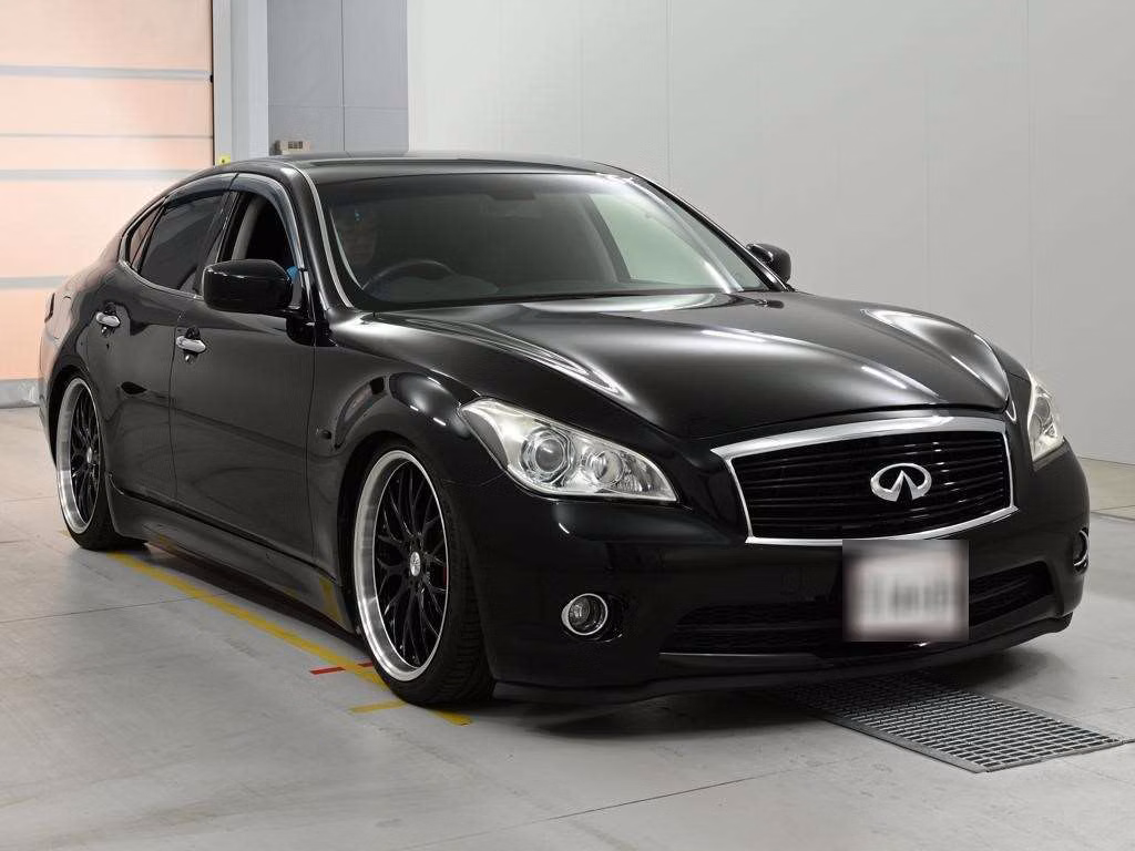 NISSAN FUGA