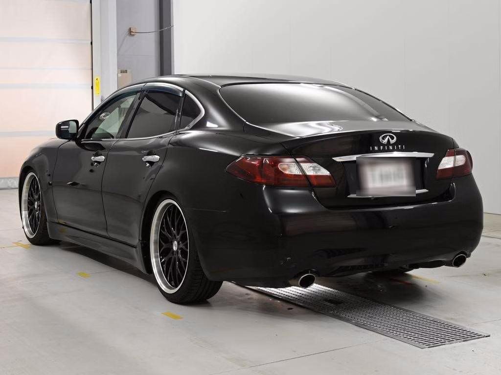 NISSAN FUGA