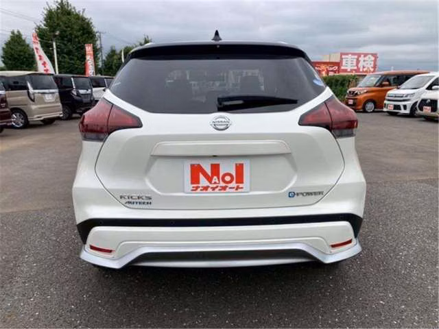 NISSAN KICKS