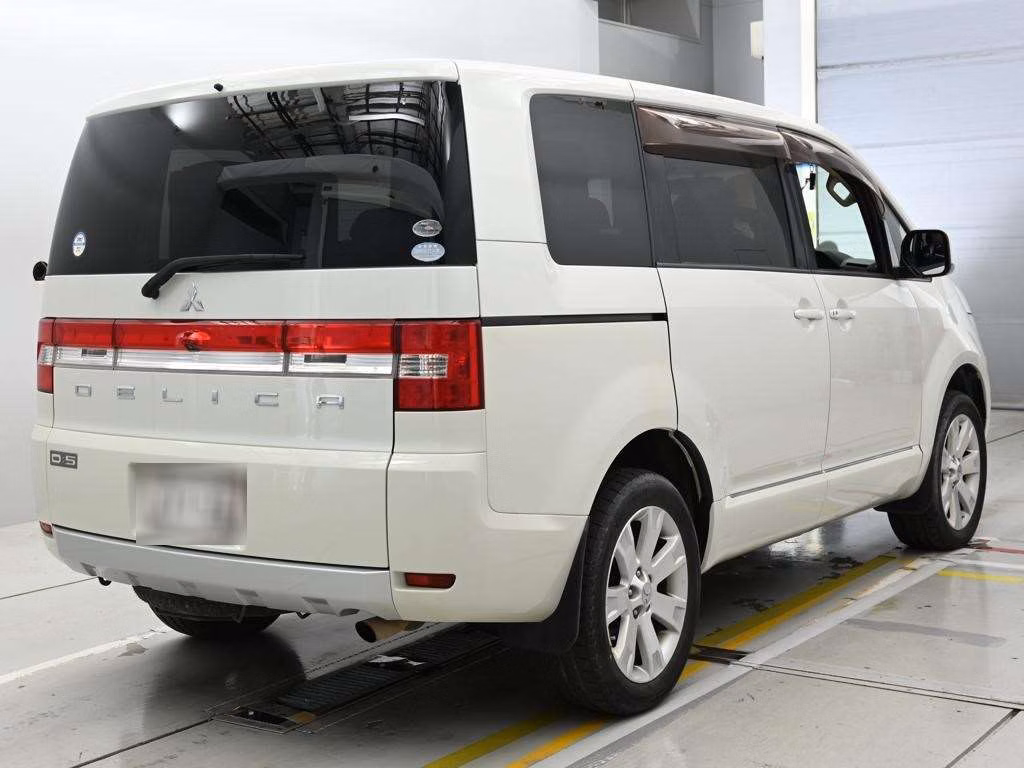 MITSUBISHI DELICA D:5
