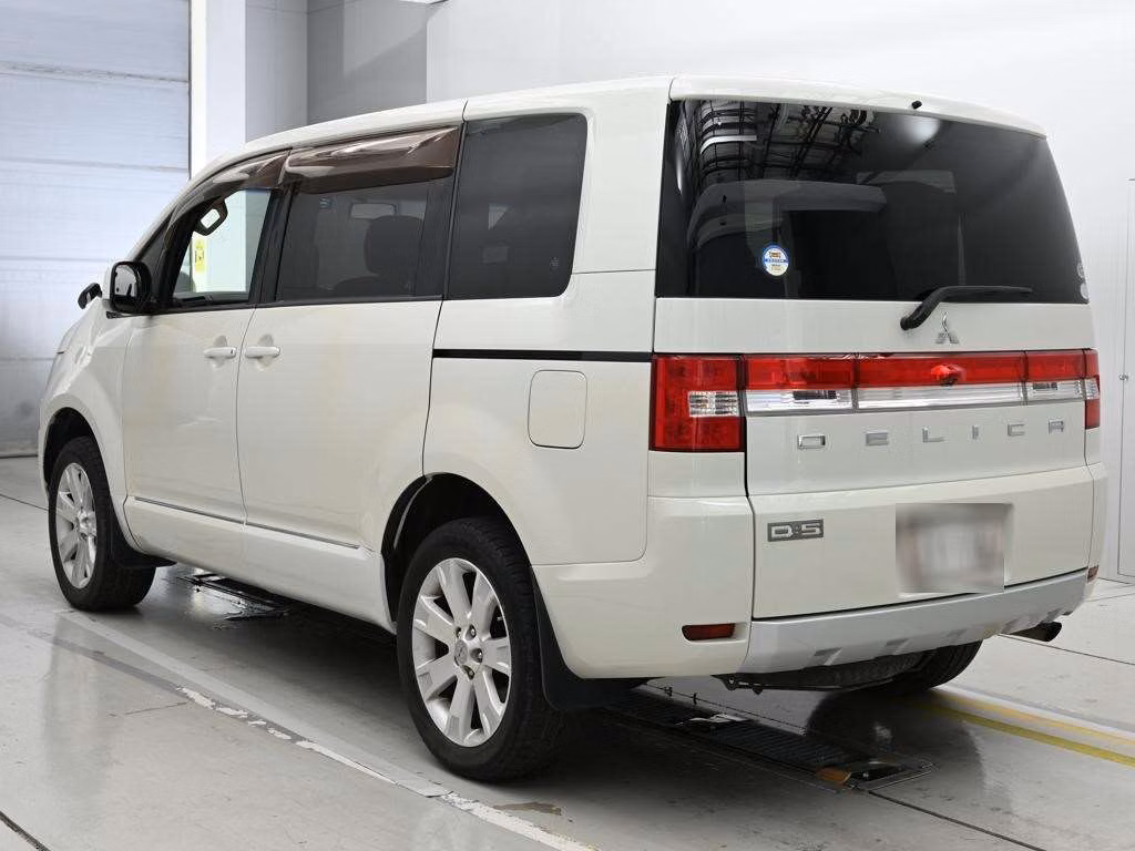 MITSUBISHI DELICA D:5