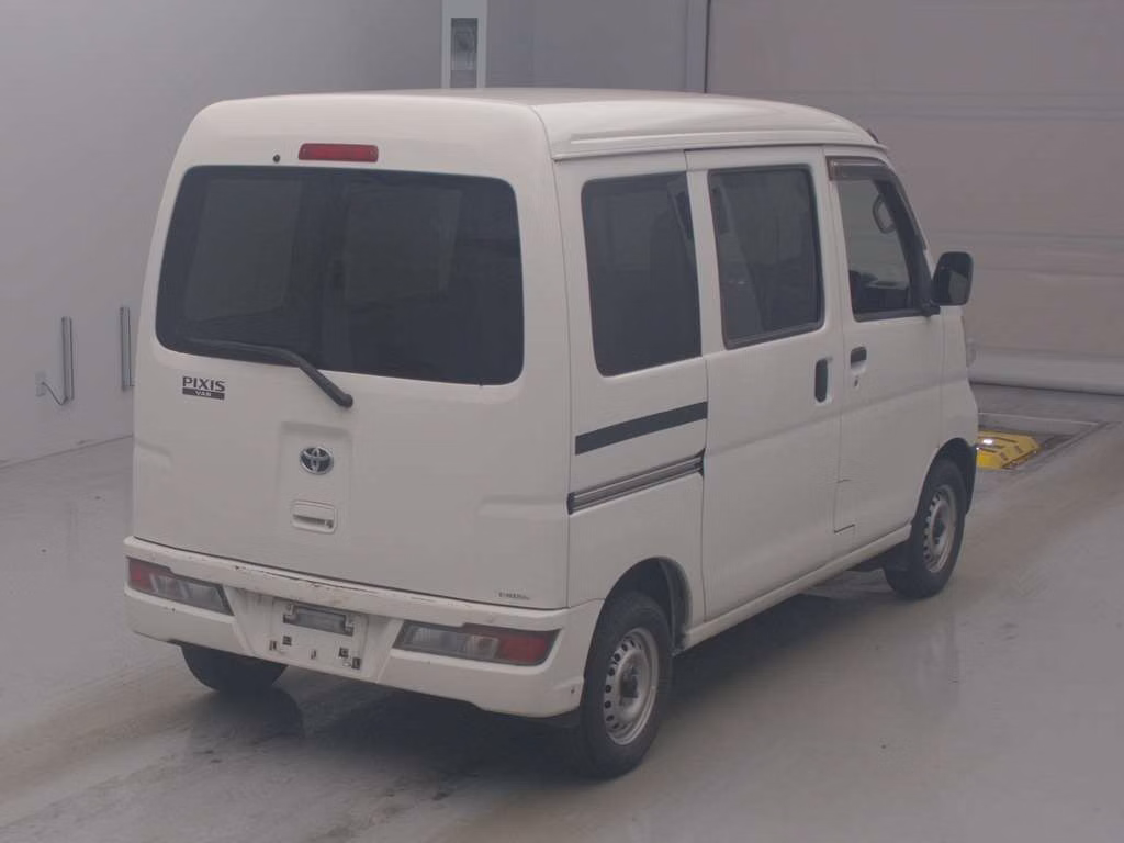 TOYOTA PIXIS VAN