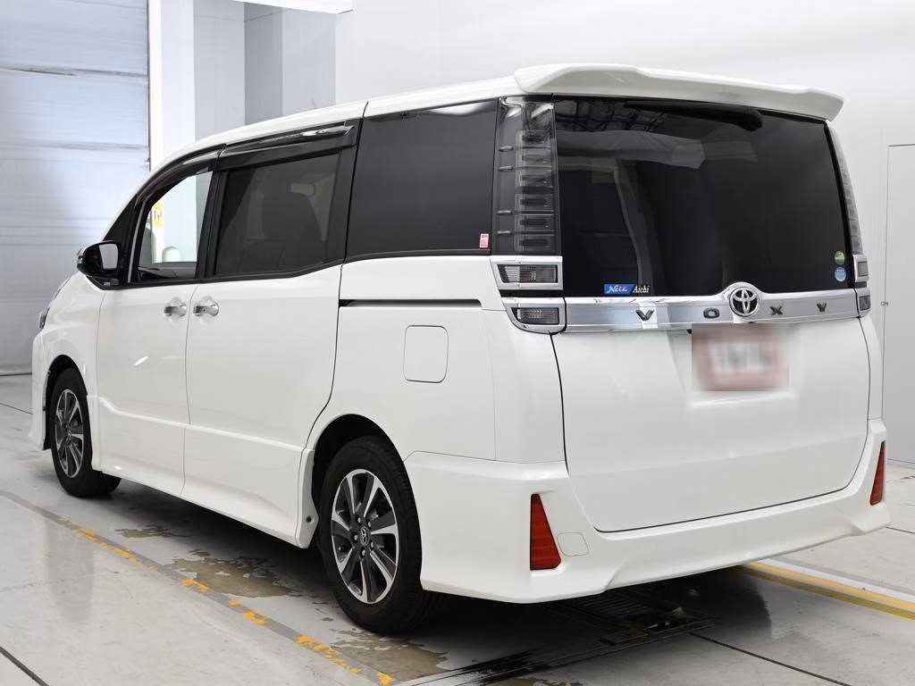 TOYOTA VOXY