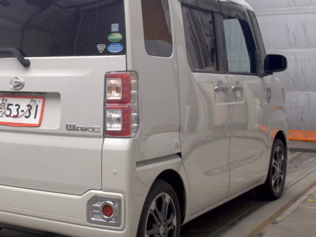 DAIHATSU WAKE