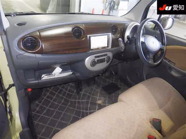 DAIHATSU MOVE LATTE