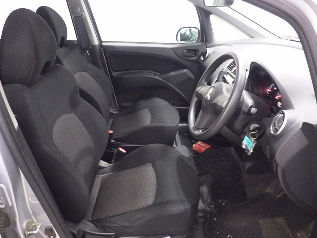 MITSUBISHI COLT