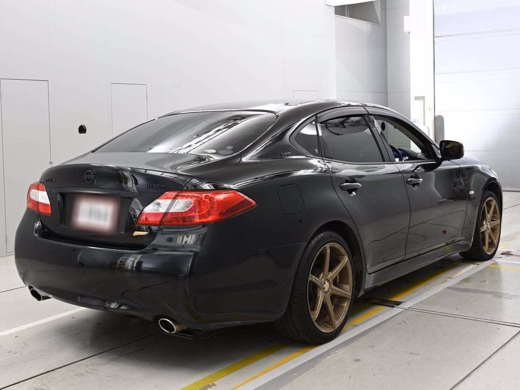 NISSAN FUGA