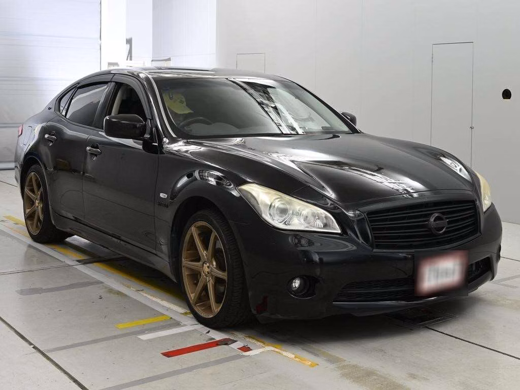 NISSAN FUGA
