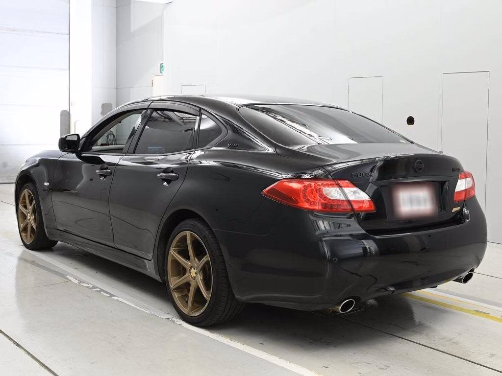 NISSAN FUGA