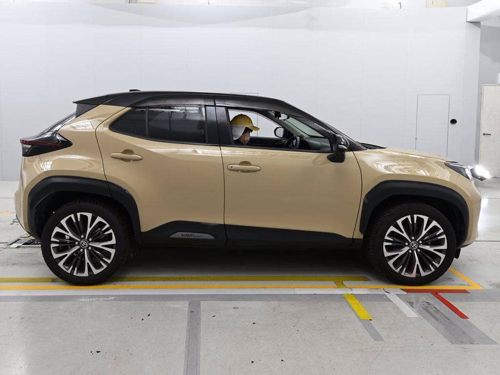 TOYOTA YARIS CROSS