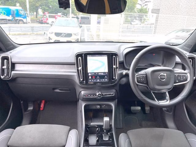 VOLVO EX40