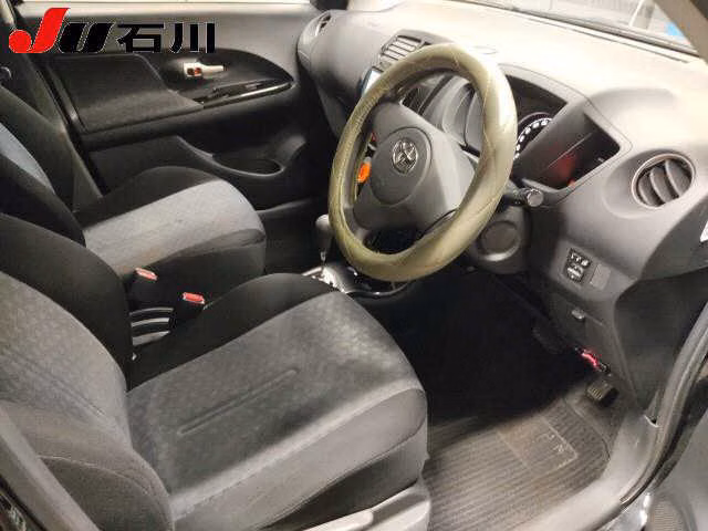 TOYOTA IST