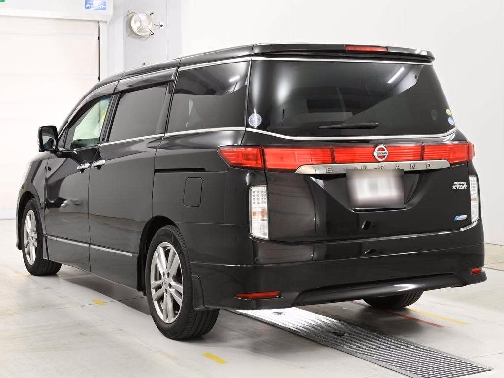 NISSAN ELGRAND