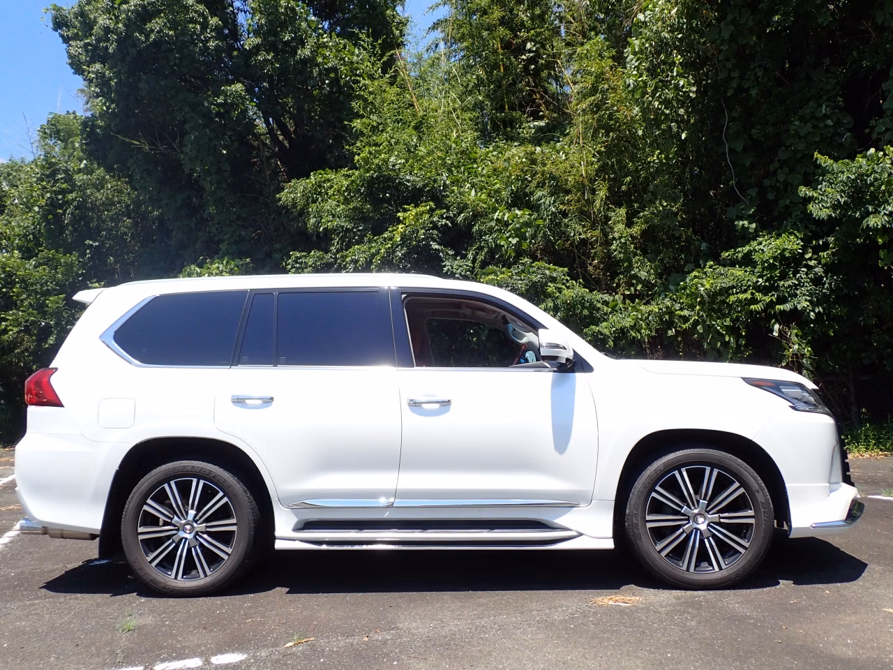 LEXUS LX570