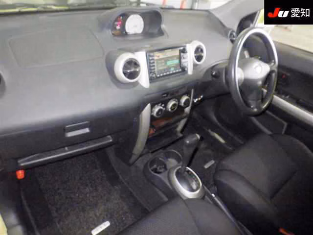 TOYOTA IST