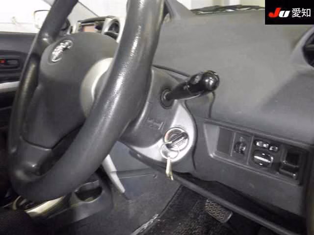 TOYOTA IST