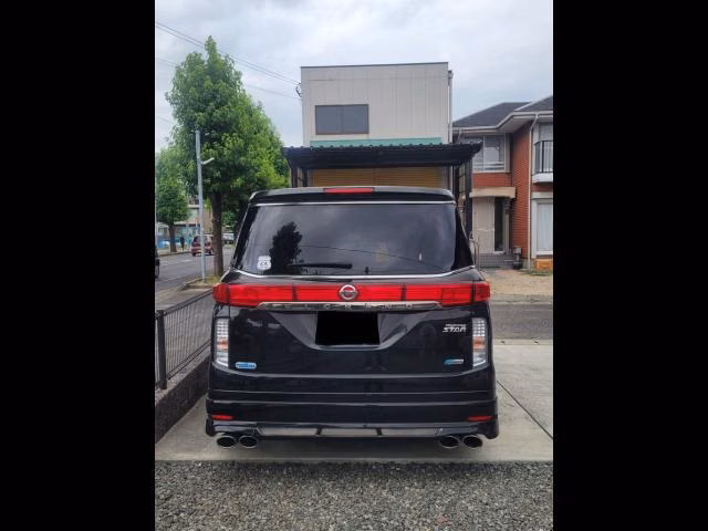 NISSAN ELGRAND