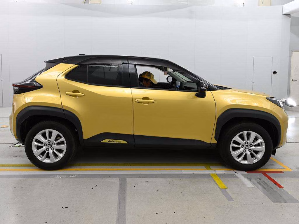 TOYOTA YARIS CROSS