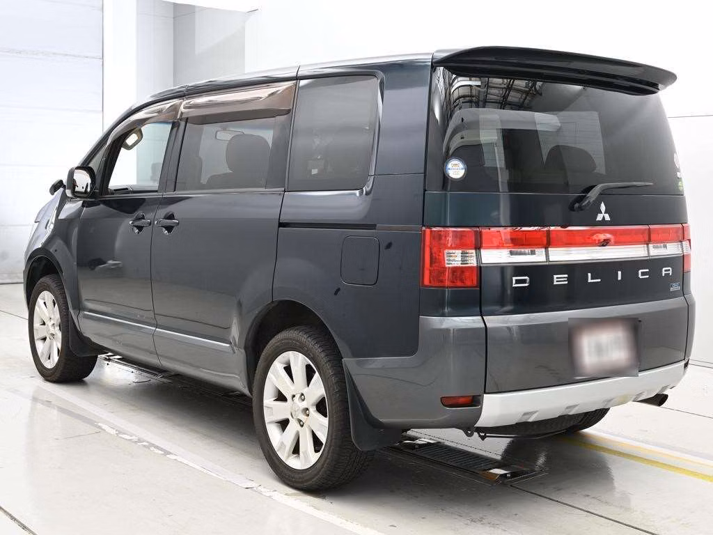 MITSUBISHI DELICA D:5