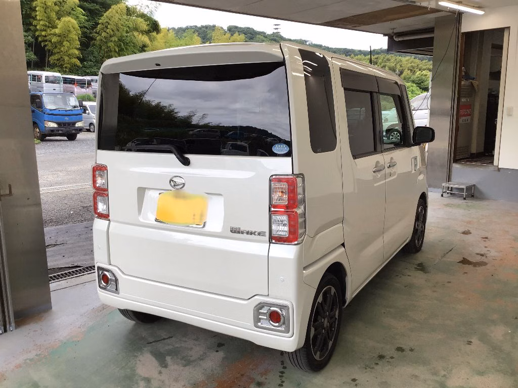 DAIHATSU WAKE