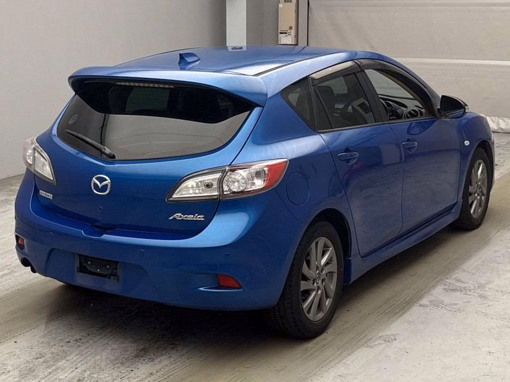 MAZDA AXELA