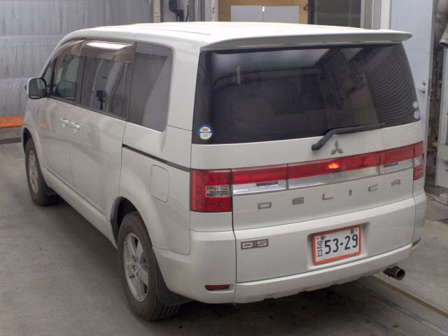 MITSUBISHI DELICA D:5