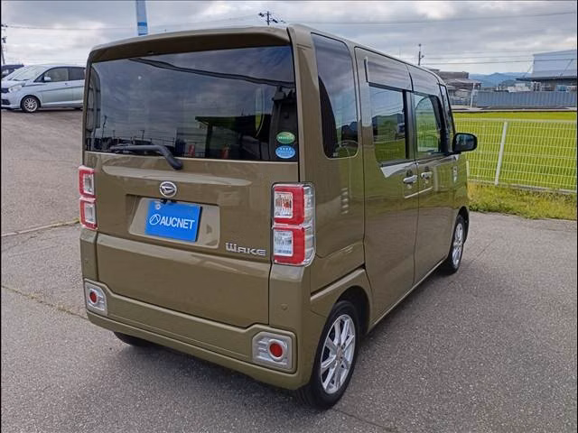 DAIHATSU WAKE