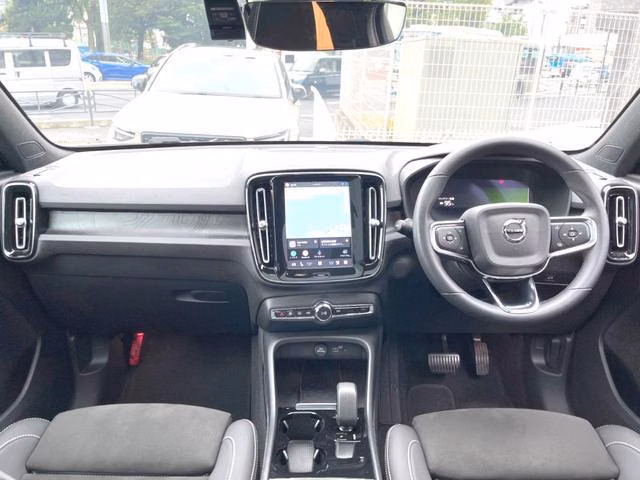 VOLVO EX40
