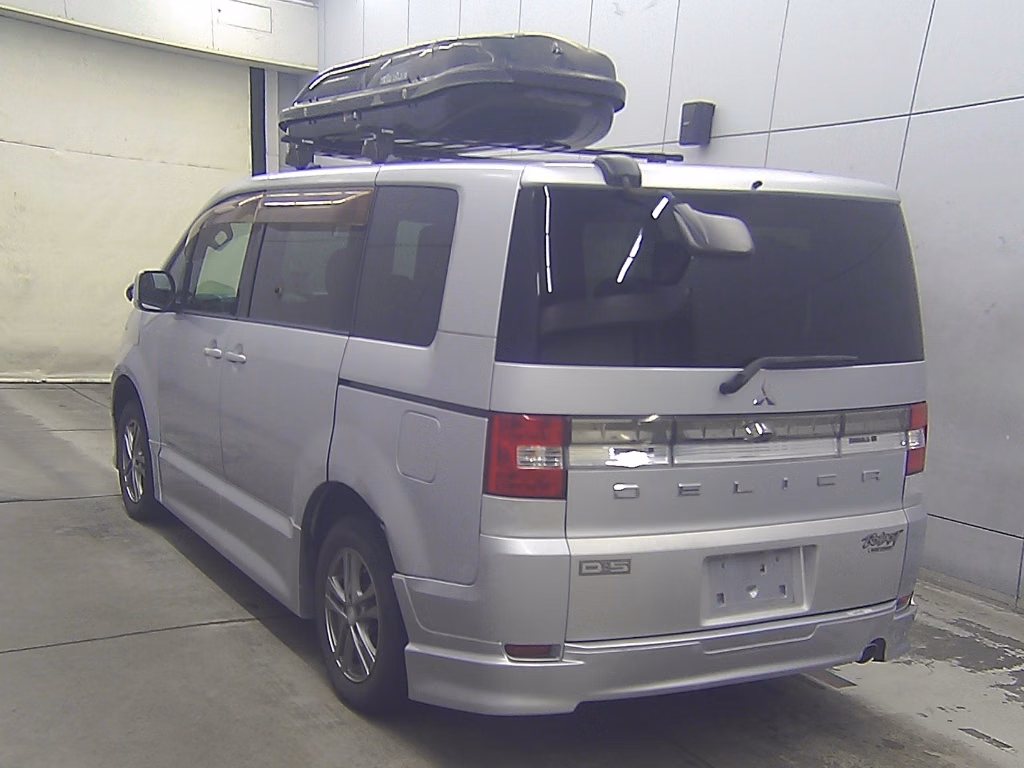 MITSUBISHI DELICA D:5