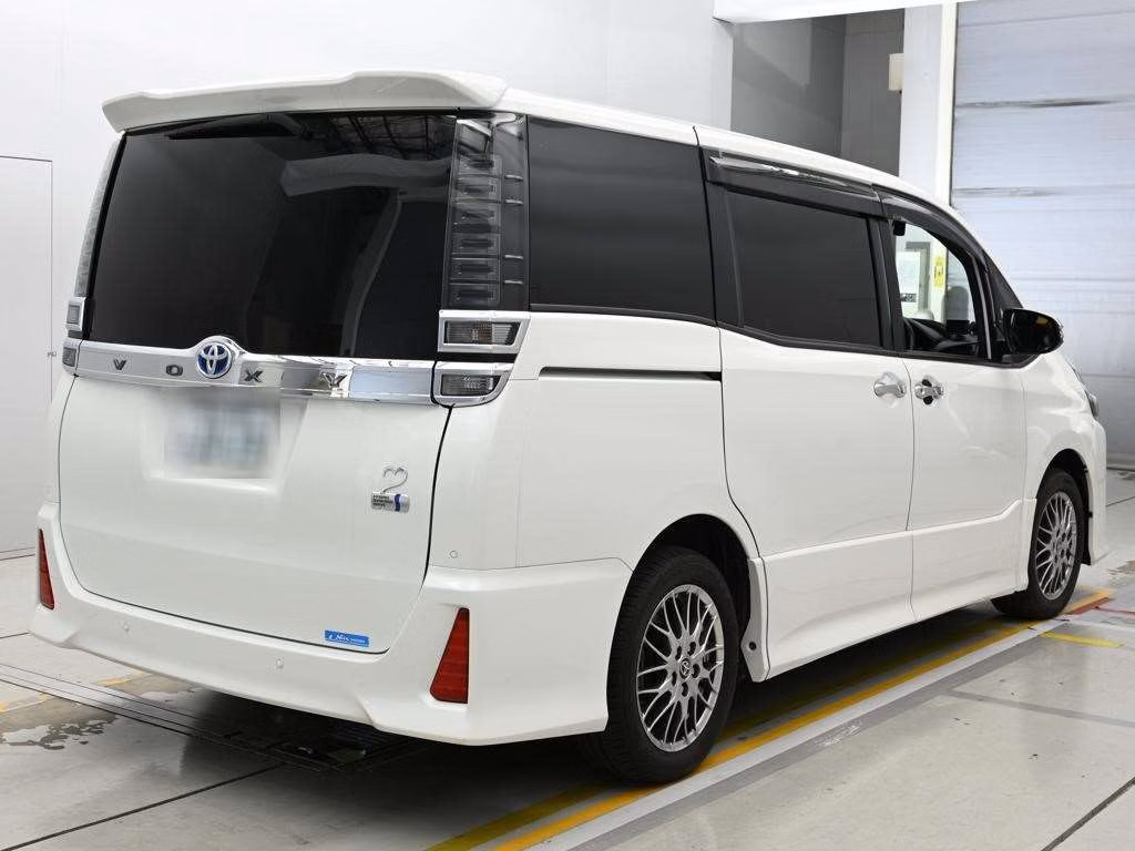 TOYOTA VOXY
