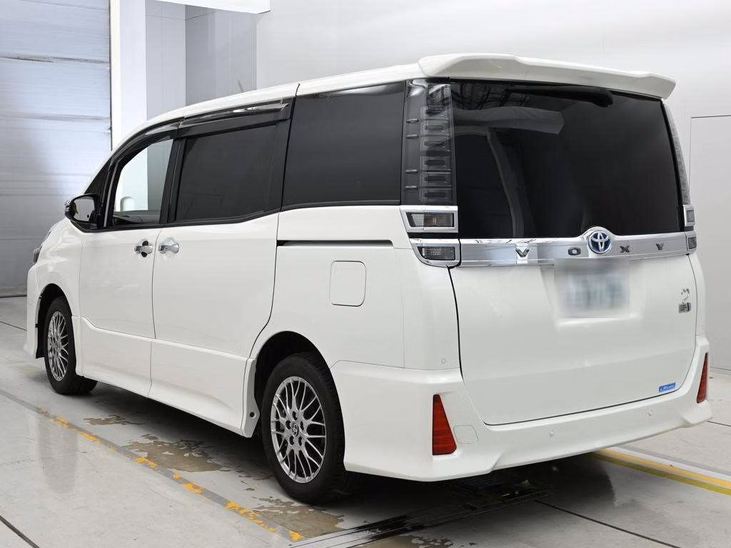 TOYOTA VOXY