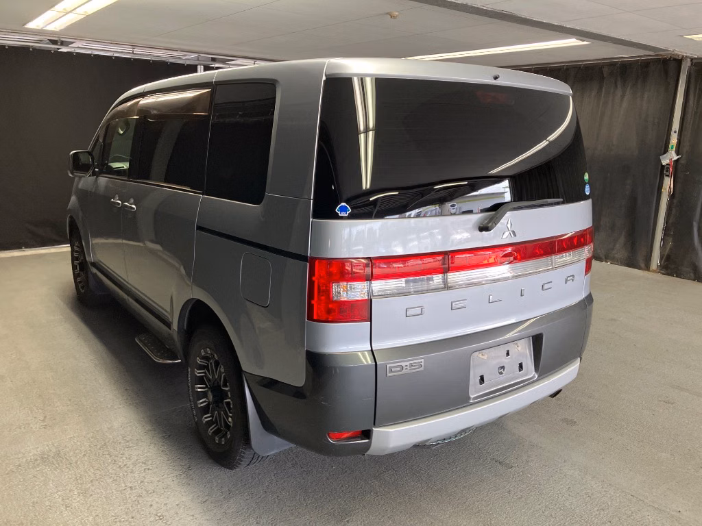 MITSUBISHI DELICA D:5